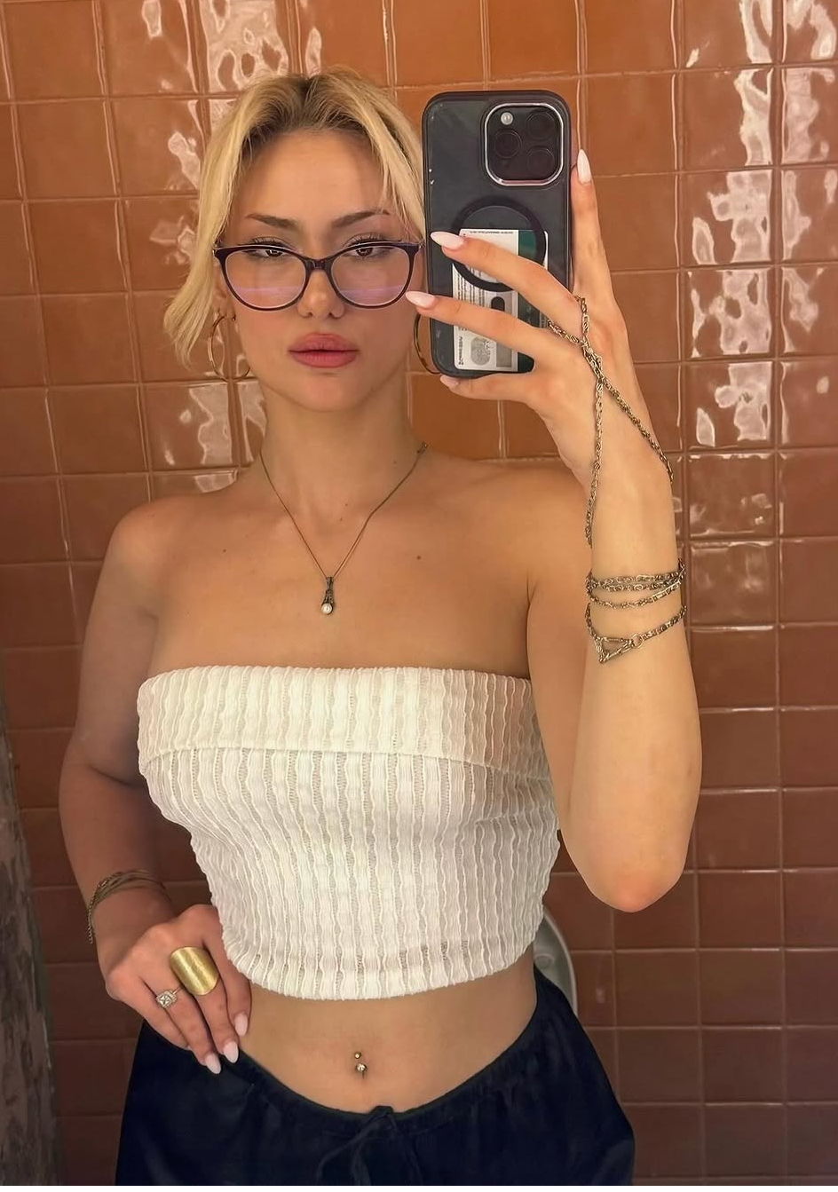 Hasbahçe Eğlenceli Partner Escort Bayan Fatoş